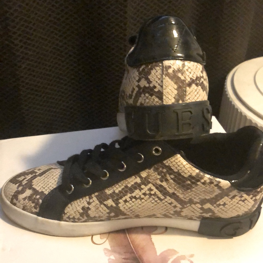 Snake print Guess sneakers